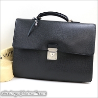 AAAAA Louis Vuitton Taiga Leather Robusto 1 compartment M31052
