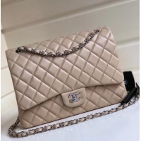 Luxurious Chanel Max...