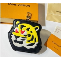 Shop Louis Vuitton T...