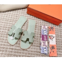 Sophisticated Hermes Classic Oran Flat Slide Sandals in Epsom Leather Light Green 525166